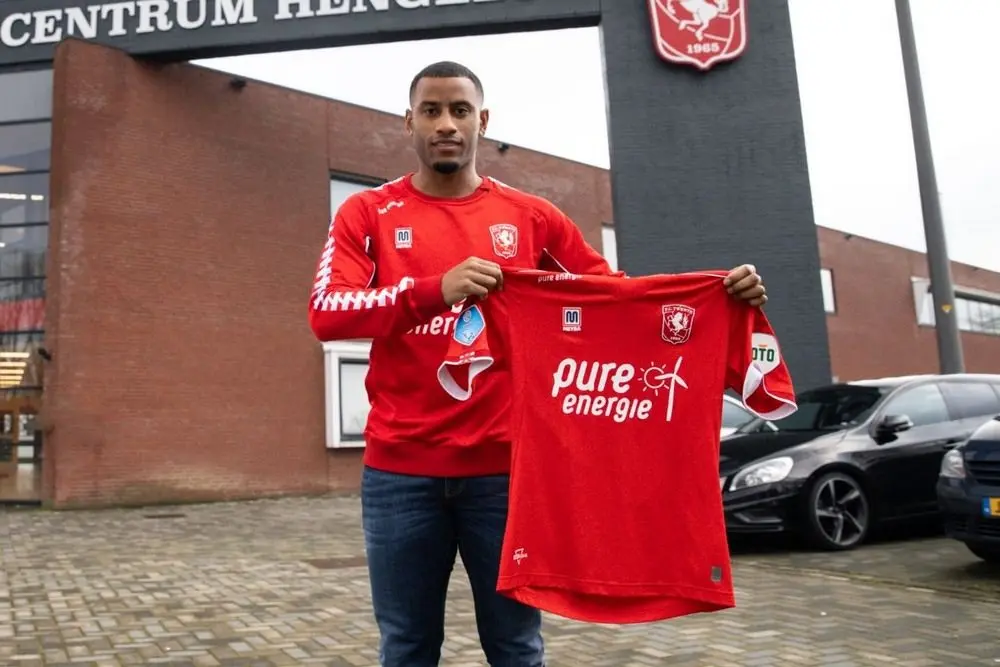 luciano narsingh presentate shirt fc twente 2020