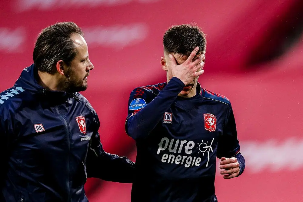 luka ilic rode kaart psv twente 2020 2021