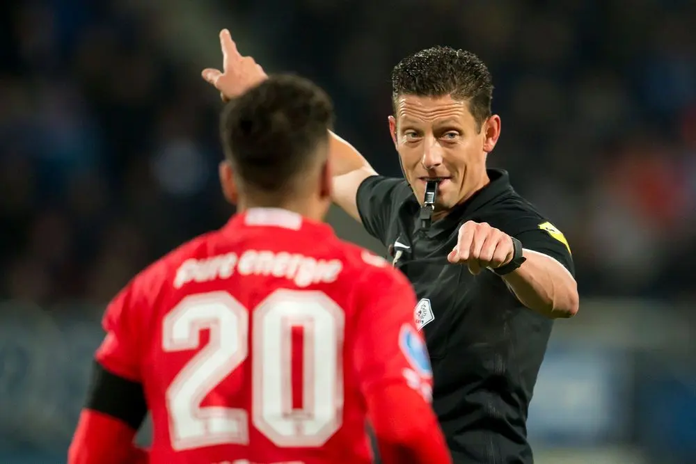 manschot scheidsrechter knvb