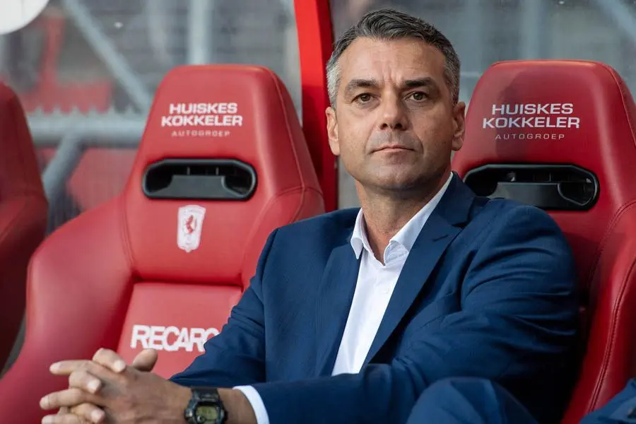 marino pusic trainer fc twente 2018 dugout grolsch veste