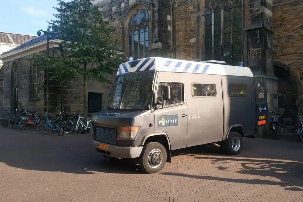 me mobiele eenheid politie oude markt enschede