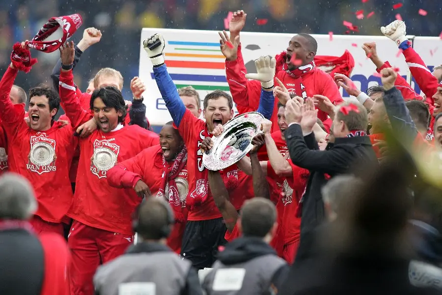nac fc twente 2010 landskampioen schaal sander boschker nashat akram kenneth perez douglas steve mcclaren