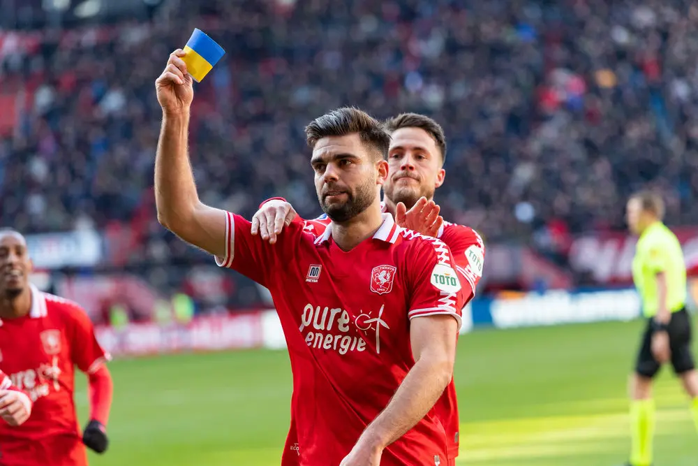 propper aanvoerdersband oekraine vieren twente cambuur 2022