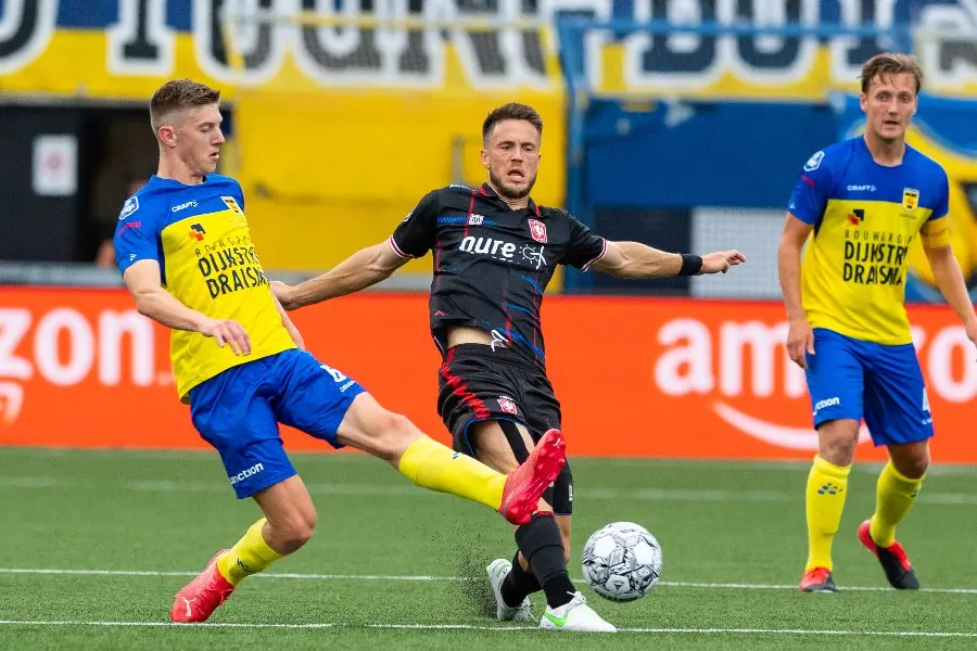 ricky van wolfswinkel mees hoedemakers duel sc cambuur fc twente 2022 2023