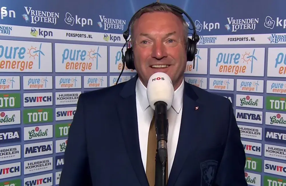 ron jans blij koptelefoon fc twente groningen 2020