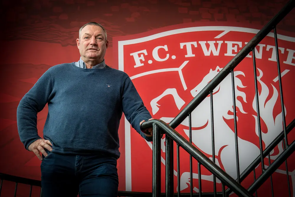 ron jans logo fc twente trap 2022