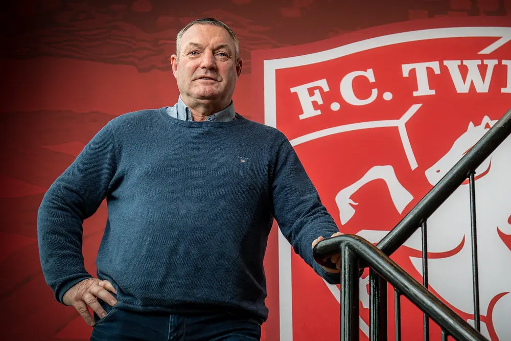 ron jans logo muur fc twente ros