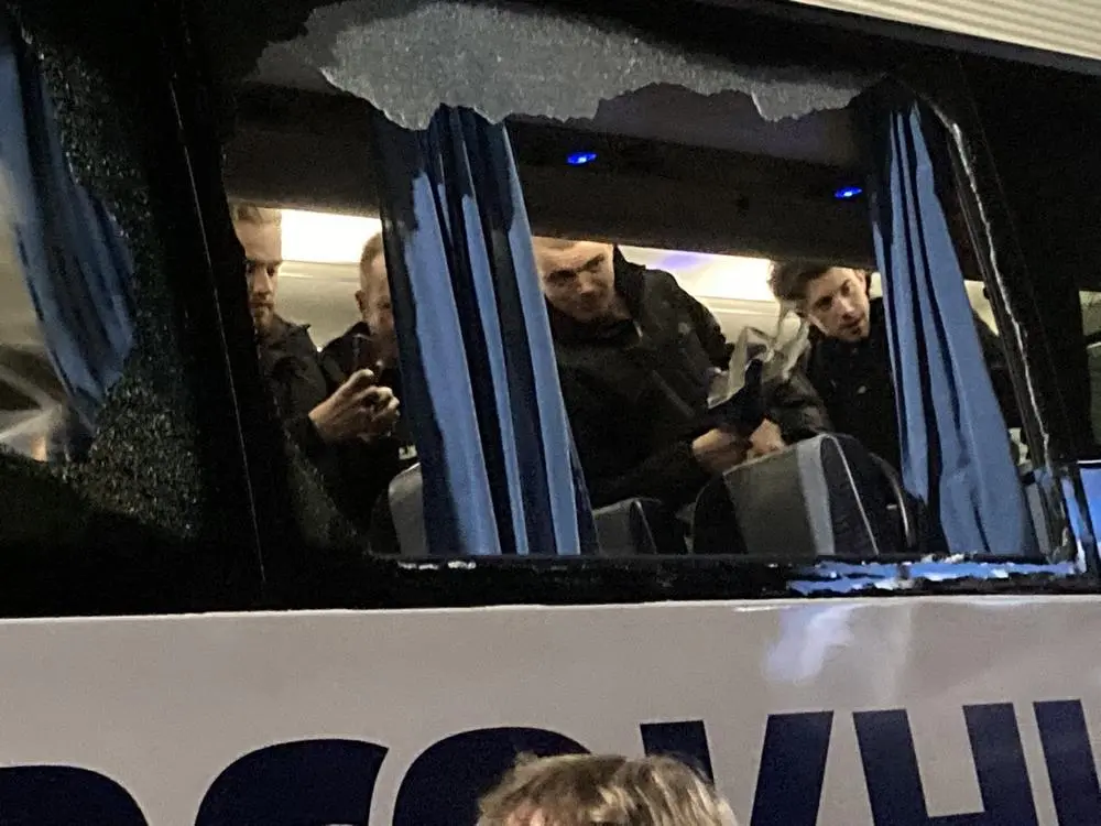 ruiten ingegooid supportersbussen heracles almelo fc twente