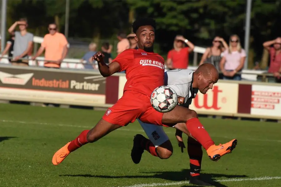 ryan trotman actie fc twente gfc 2018