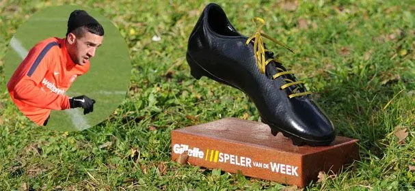 schoen met gouden veter voetbal inside ziyech hakim