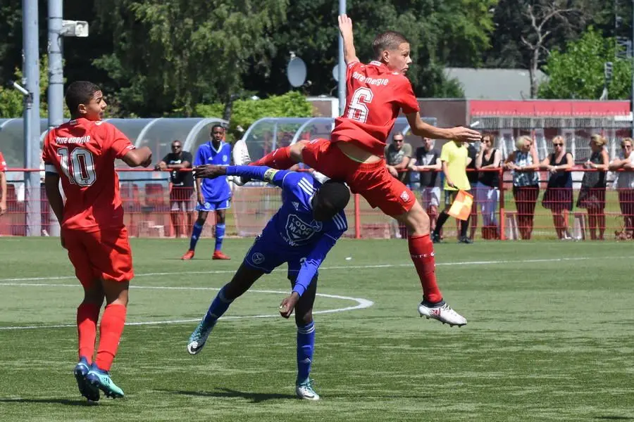 sem schperman fc twente onder 17 luchtduel