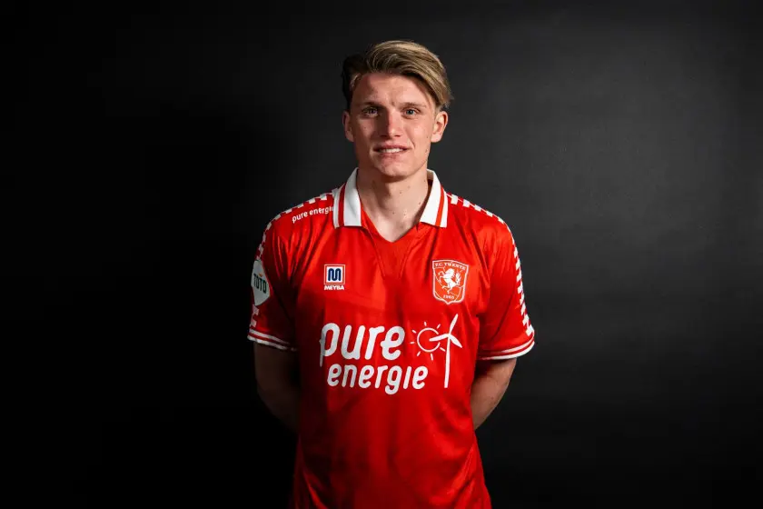 sem steijn poseren shirt fc twente presentatie 2022