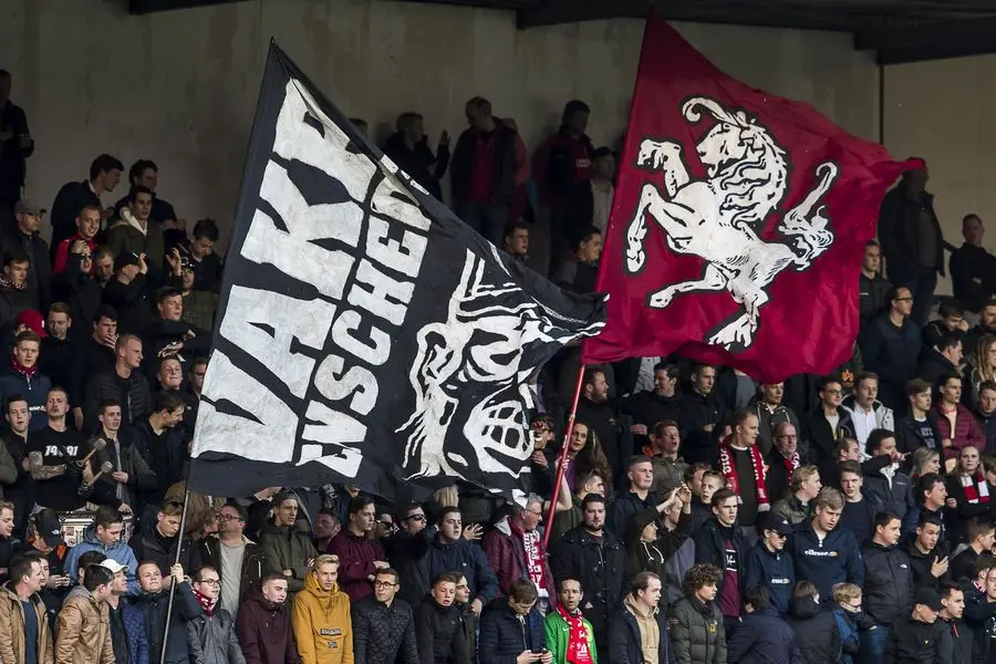 supporters fc twente uitvak vlaggen ros
