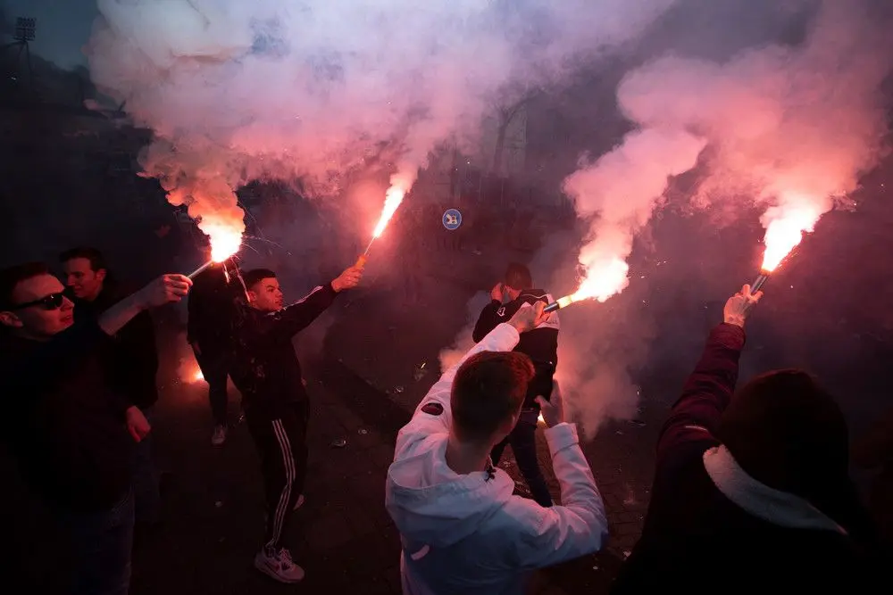 supporters heracles rode fakkels 2021
