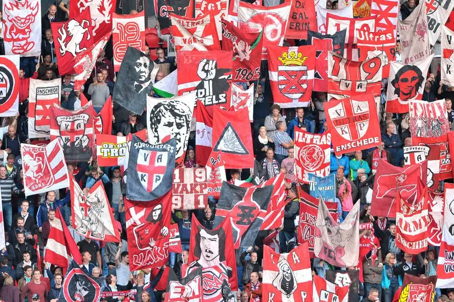 supporters vak p banners vlaggen sfeer