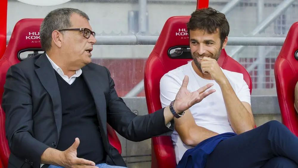 ted van leeuwen gonzalo garcia dug out fc twente psv 2019 2020
