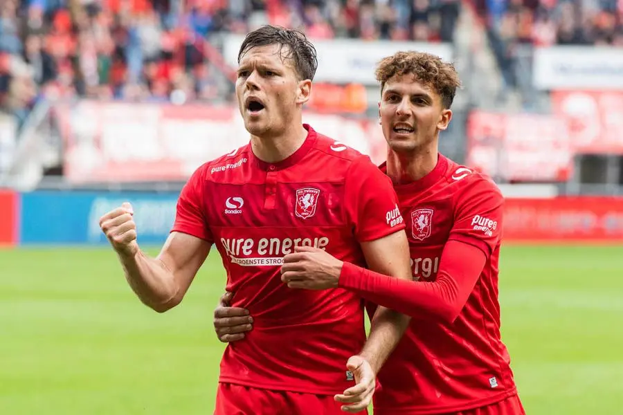 tom boere zekhnini vieren doelpunt fc twente jong psv