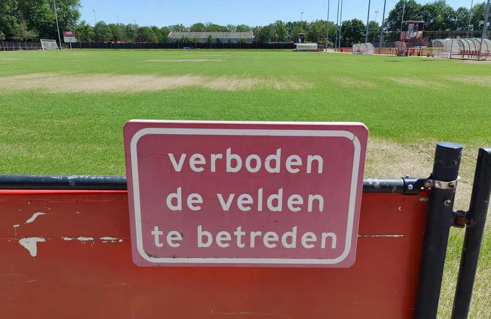 trainingsveld betreden verboden complex hengelo 2020