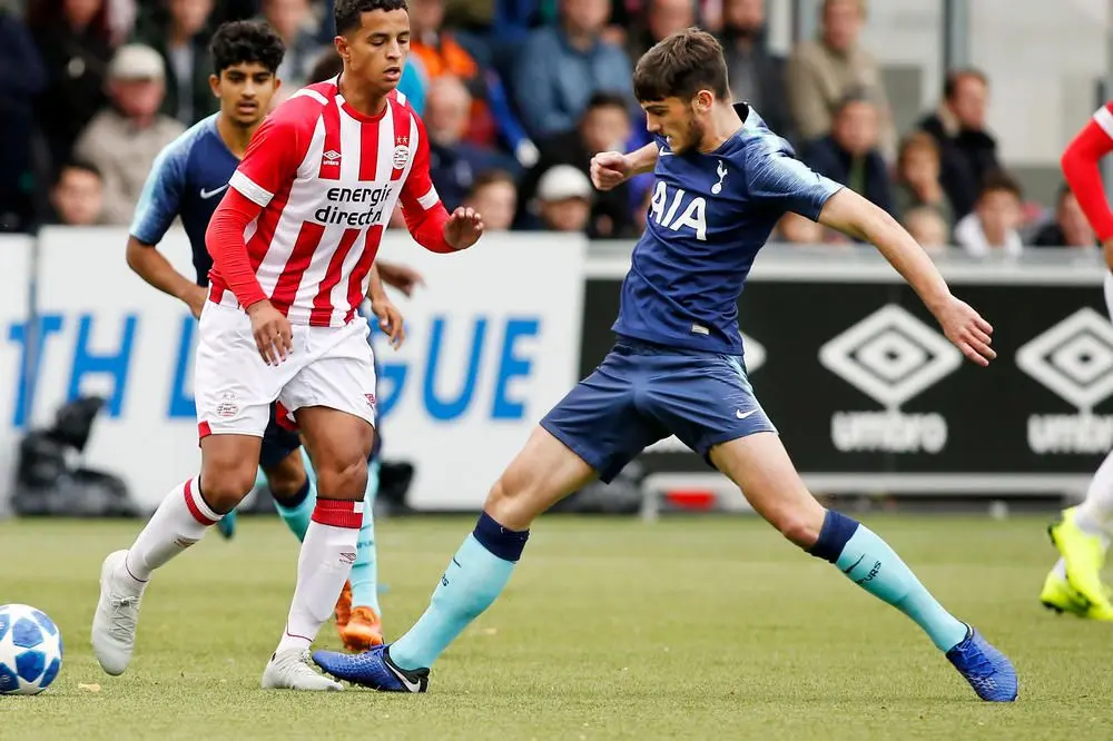 troy parrot tottenham hotspur spits