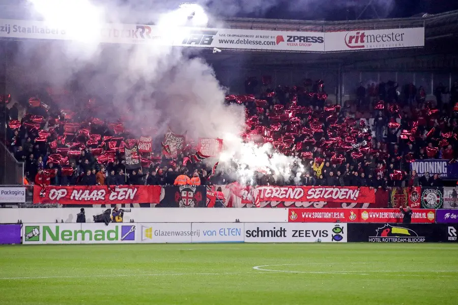 uitvak pyro sfeeractie sparta rotterdam fc twente het kasteel supporters fans op naar een schitterend seizoen