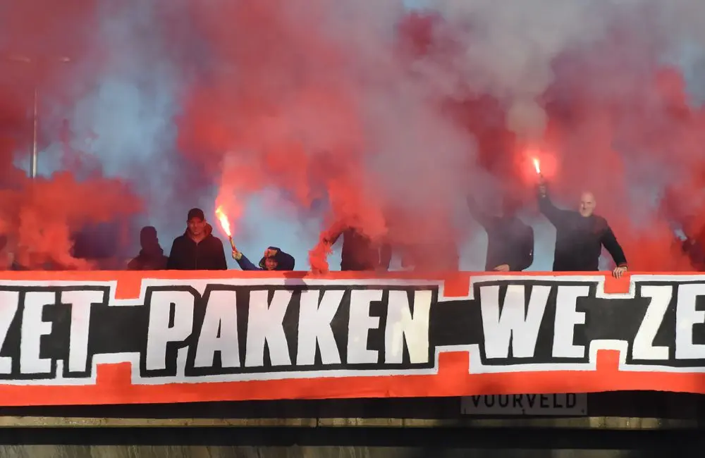 uitzwaaiactie viaduct fc twente feyenoord 2020