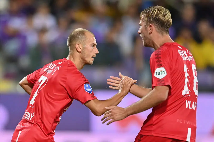 vaclav cerny michel vlap fiorentina fc twente conference league 2022 2023 doelpunt goal