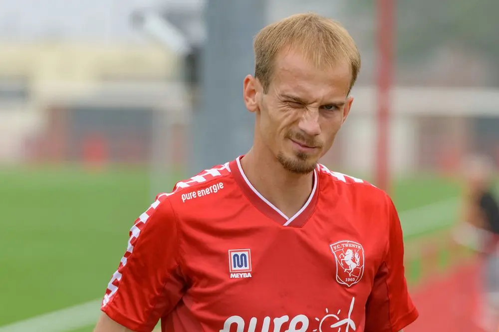 vaclav cerny training fc twente knipoog 2020