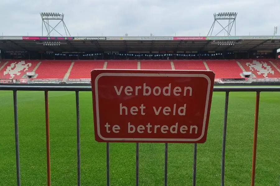 verboden veld betreden grolsch veste stadion mei 2020