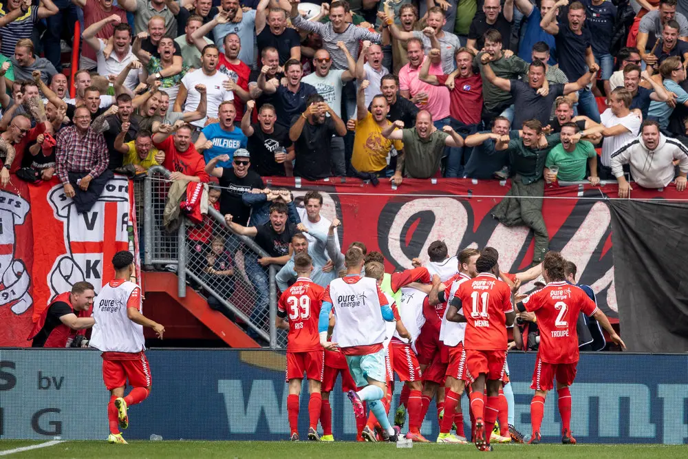 vieren supporters fc twente ajax augustus 2021 grolsch veste