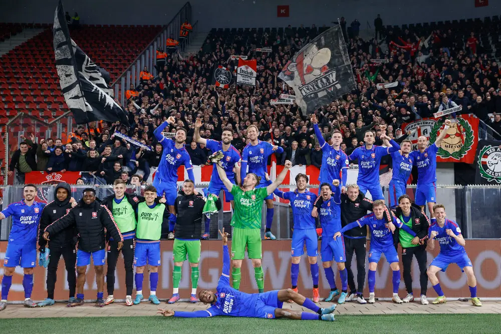 winning team az twente alkmaar supporters uitvak 2022 2021 2022
