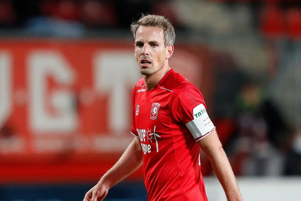 wout brama aanvoerder fc twente 2020 2021 band