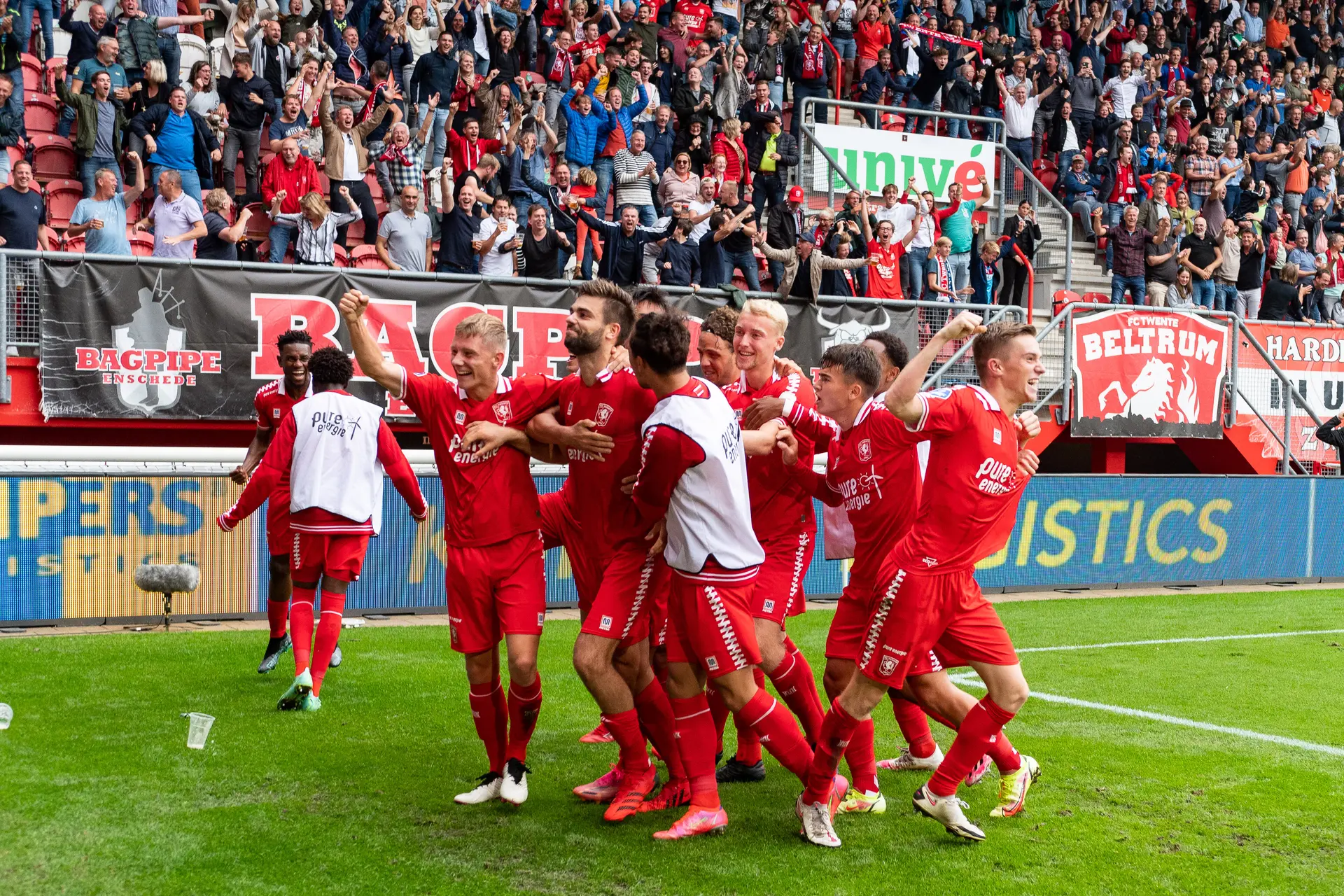 doelpunt juichen ontlading supporters robin propper fc twente fc utrecht 2021 2022