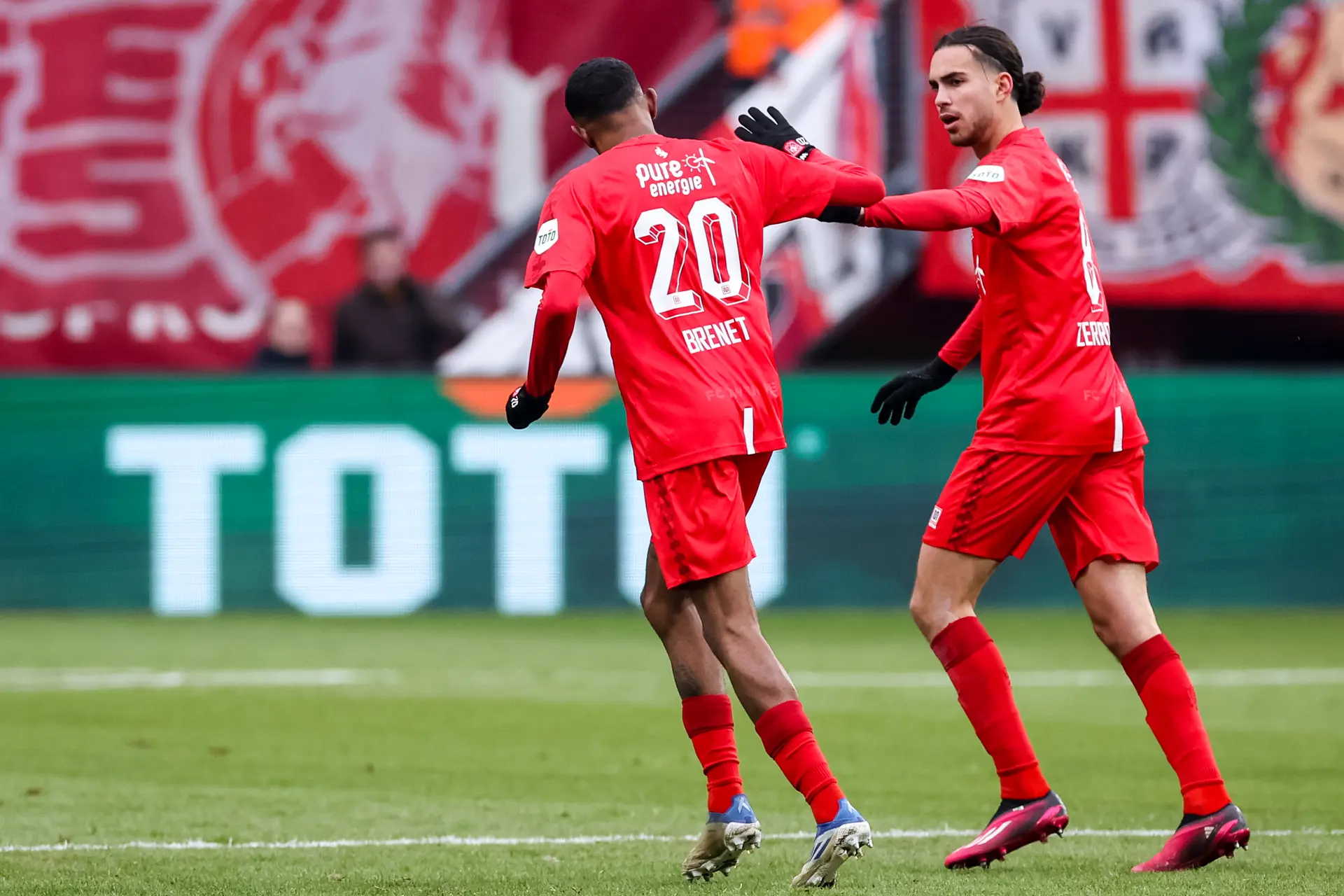 joshua brenet ramiz zerrouki high five fc twente feyenoord 2022 2023