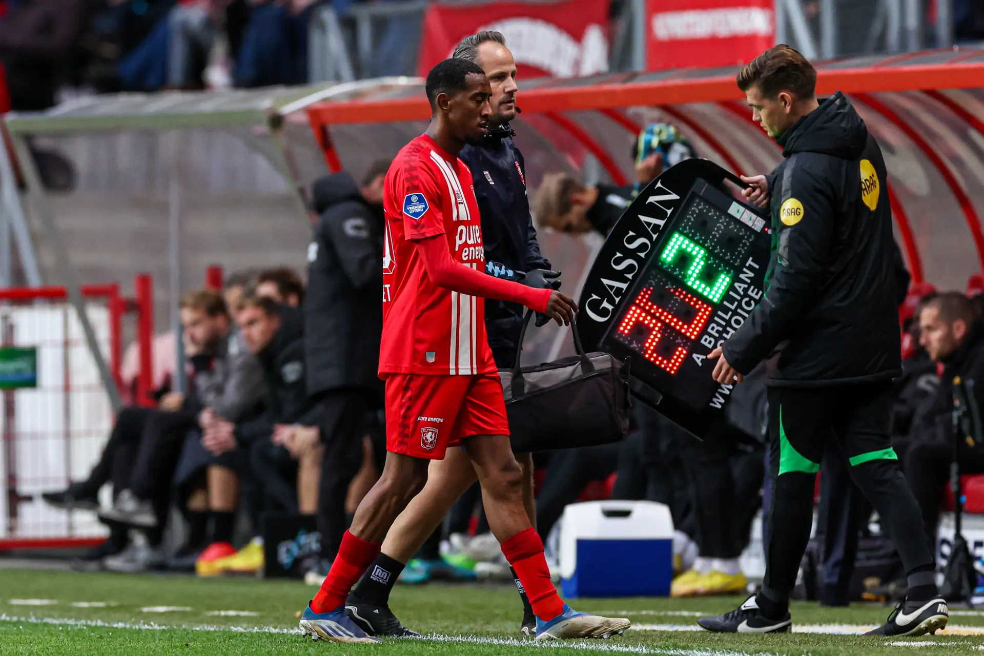 joshua brenet wissel blessure fc twente go ahead eagles 2022 2023 eredivisie