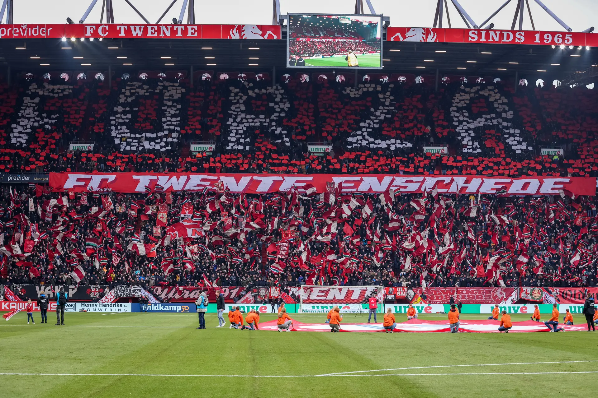 sfeeractie vak p pyro supporters forza fc twente enschede feyenoord thuis de grolsch veste 2022 2023