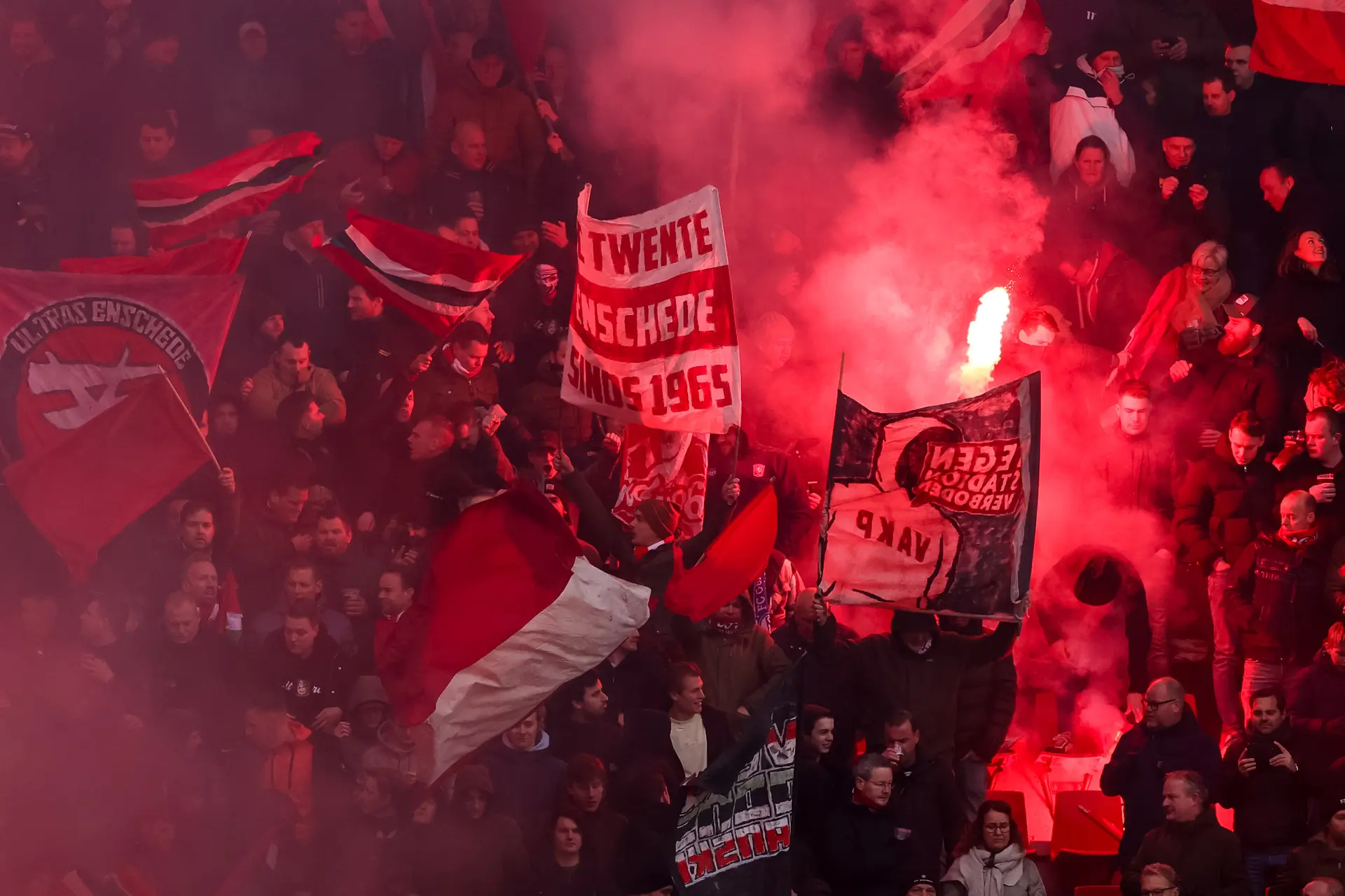 sfeeractie vak p pyro twente feyenoord 2023 enschede
