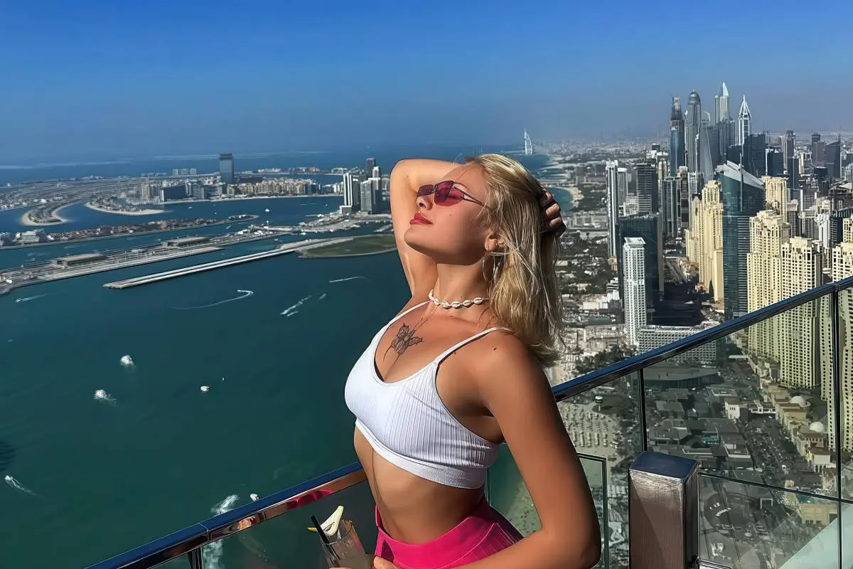 😱 OnlyFans-model (20) zwaargewond gevonden in Dubai – haar tanden zaten in haar Birkin-tas!?