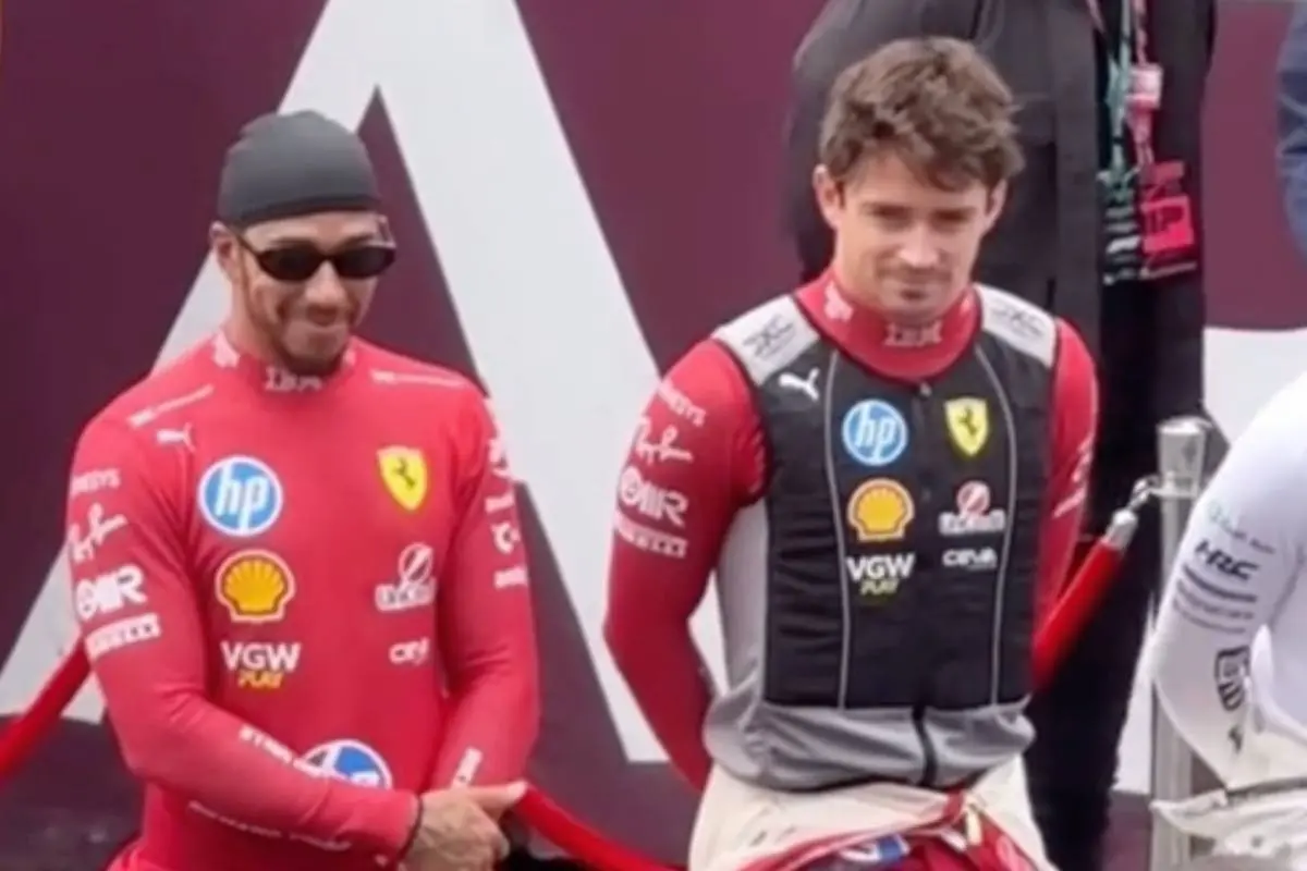 Formule 1-coureurs kunnen lachen niet meer inhouden door volkslied Azerbeidzjan