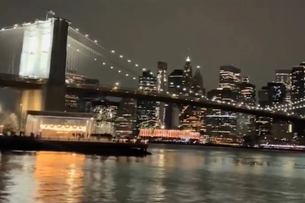 Duizenden mensen trappen in nepvuurwerk bij Brooklyn Bridge: TikTok zorgt voor pijnlijke start van 2026