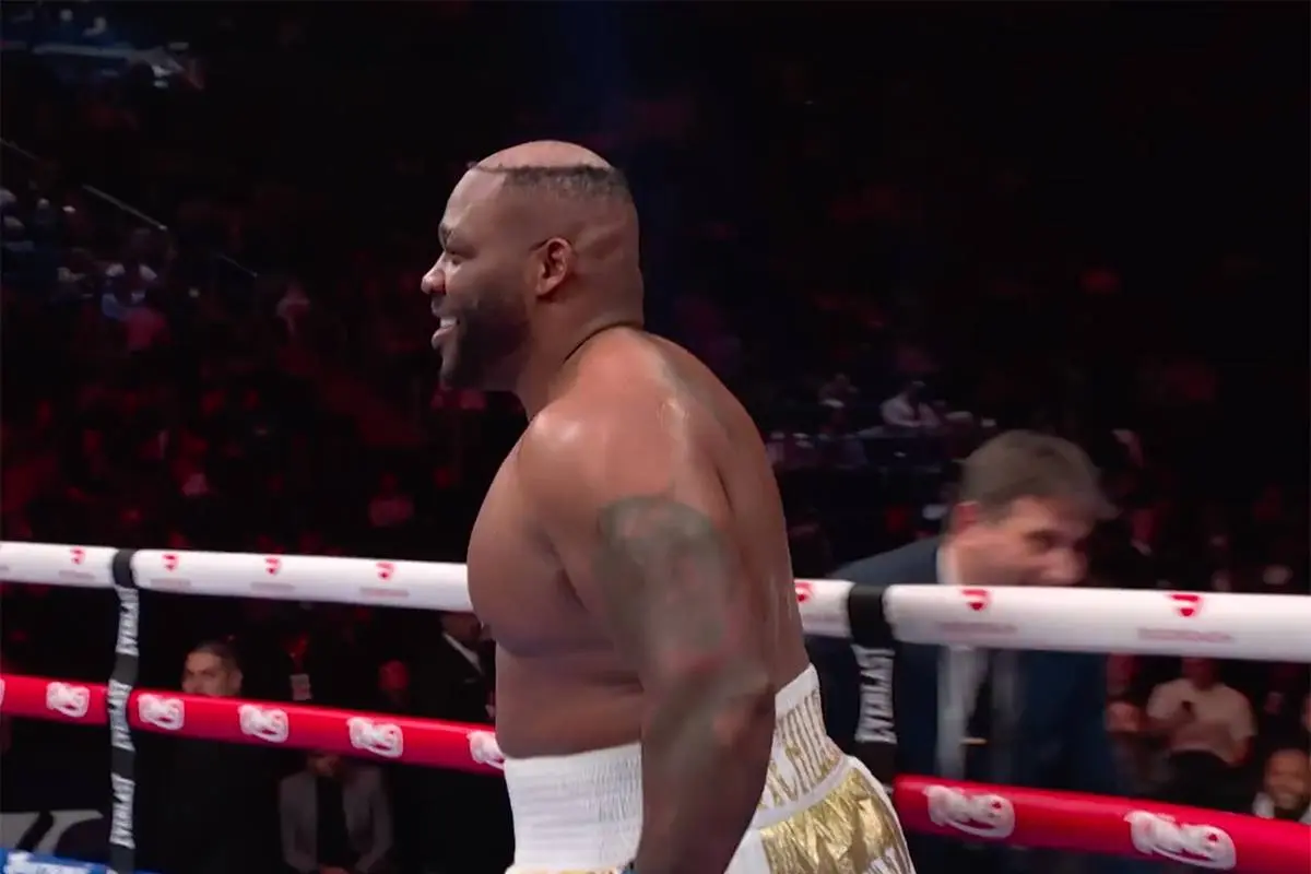 Jarell Miller verliest zijn haren tijdens boksgevecht