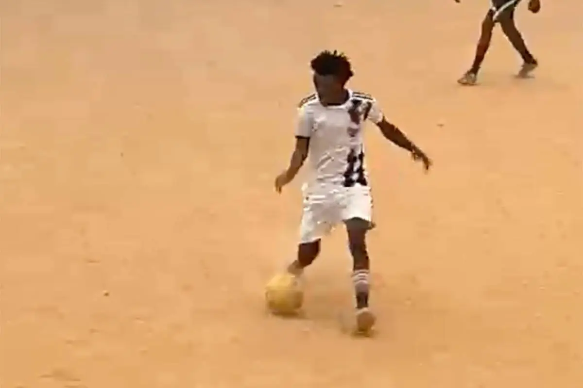 thumb_viraal_voetballer_angola