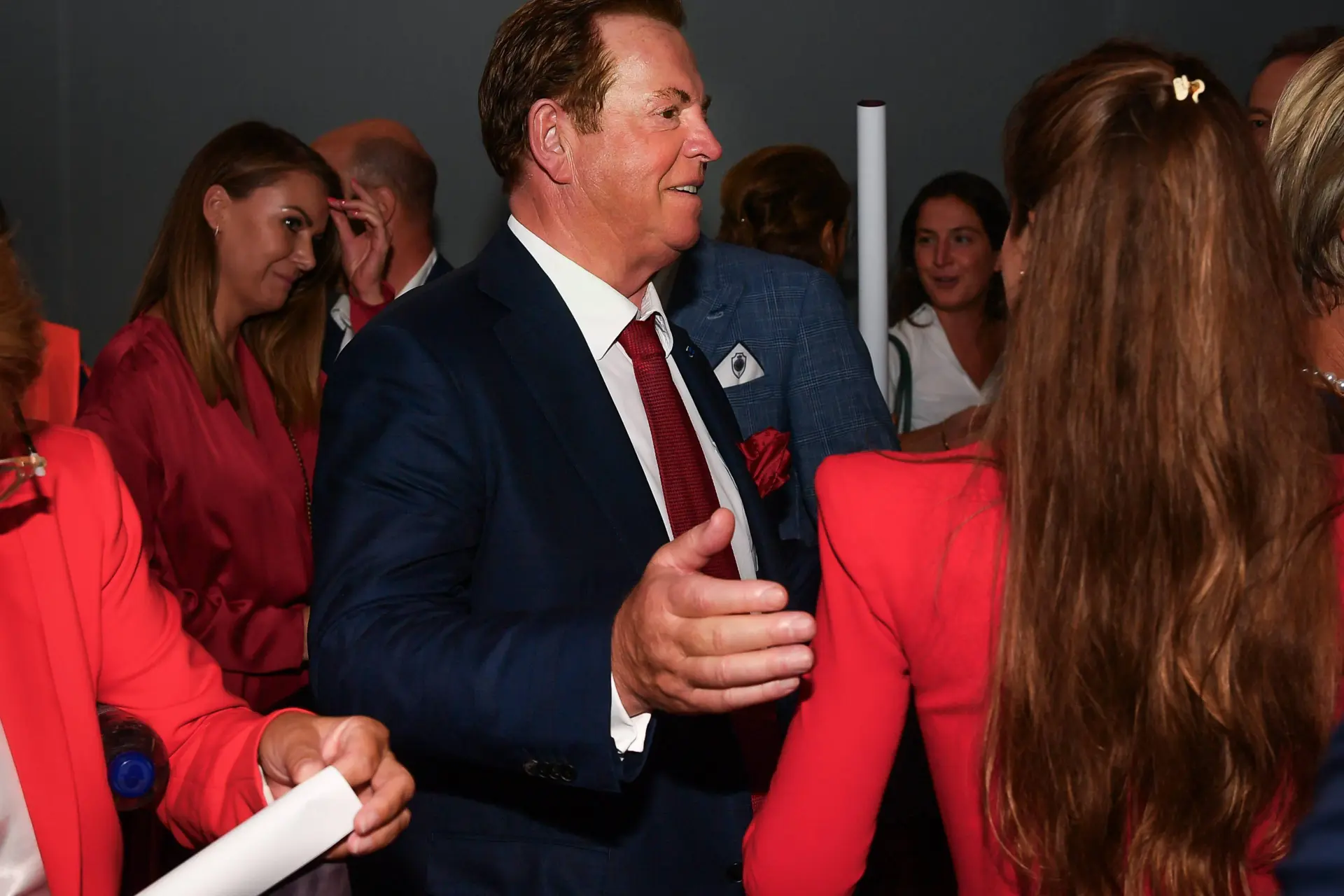 "Antwerp staat te koop door financiële problemen"