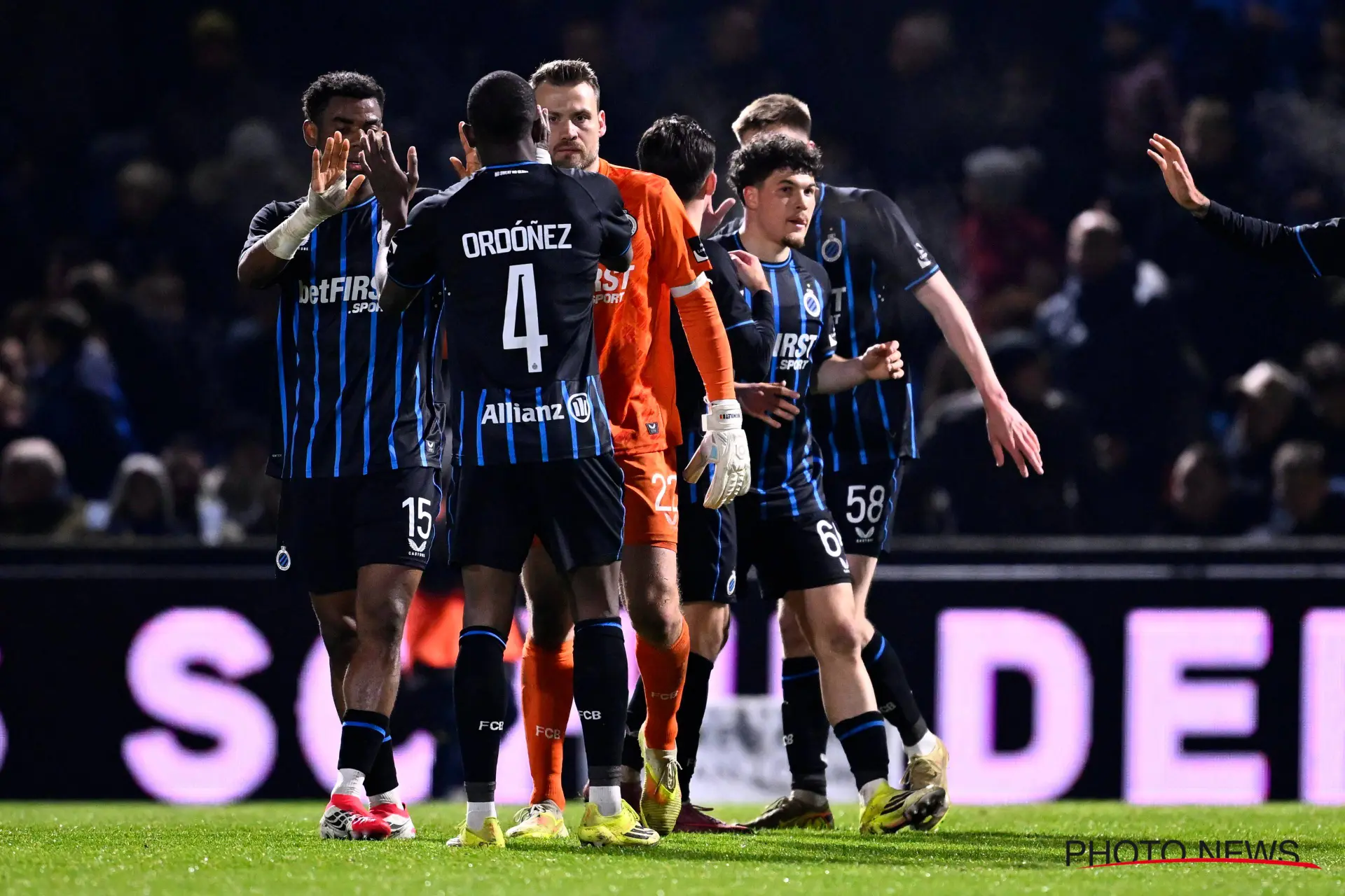 Club-speler overweegt na 12 seizoenen vertrek: "Ik denk erover na"
