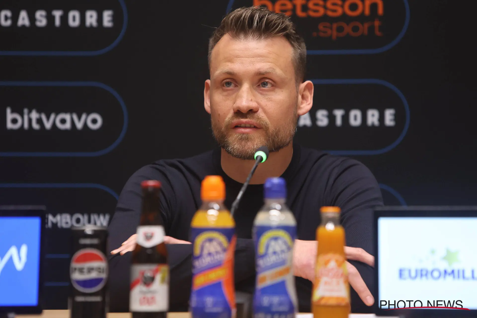 Opvolger van Mignolet dient zich aan: "Club moet mij bellen"