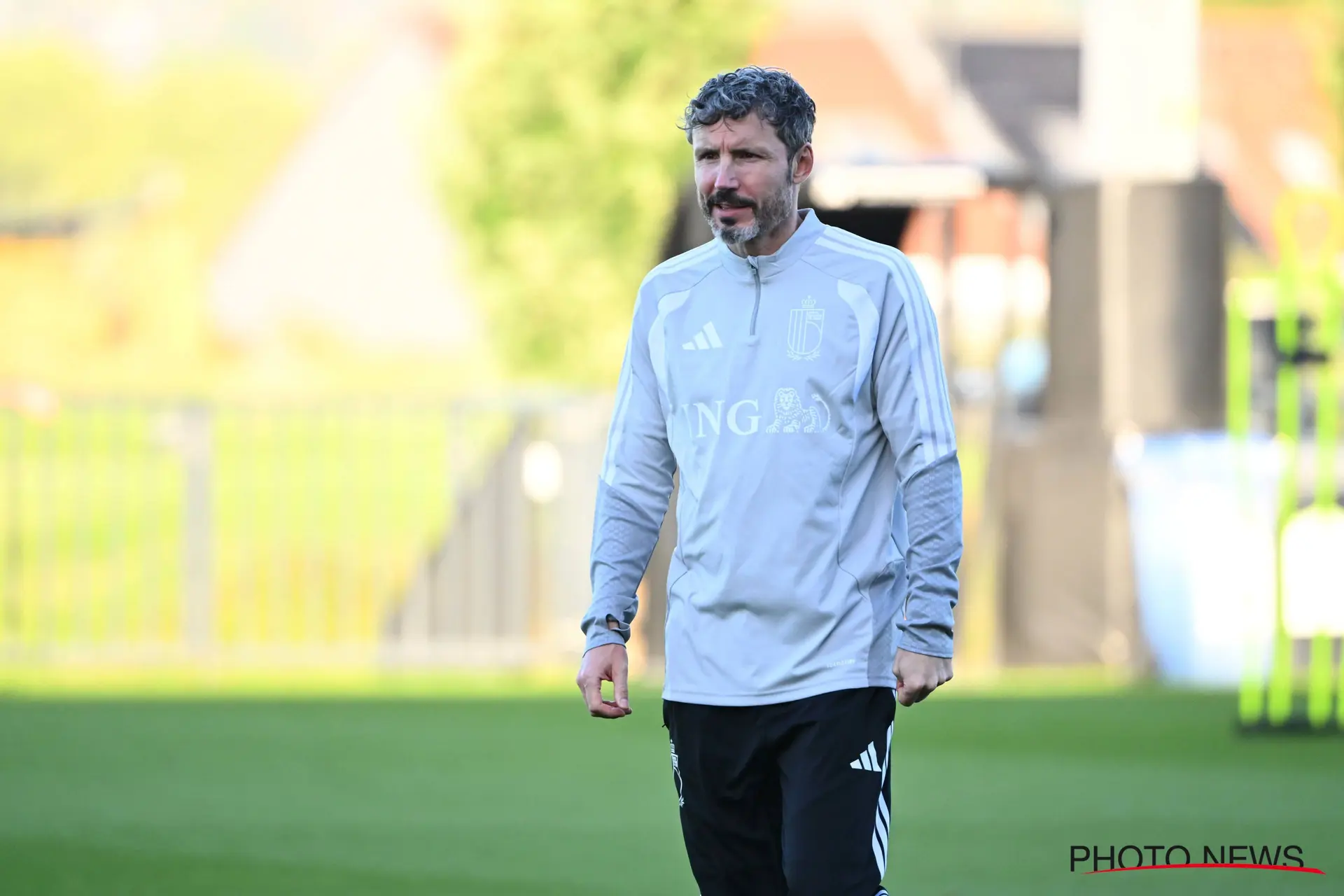 'Van Bommel dropt grote verrassing in de basis'