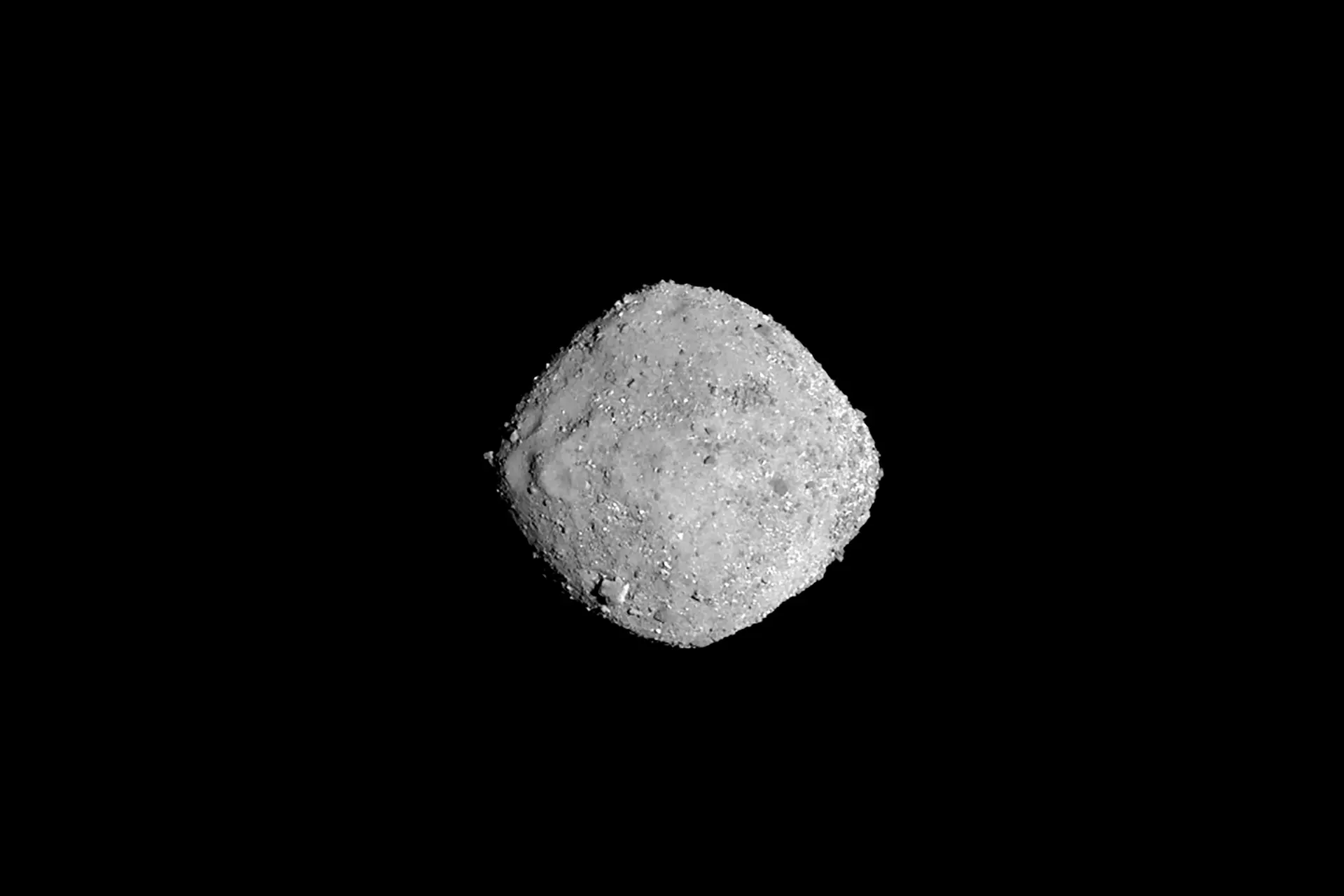 Niet eerder scheerde asteroïde zo vlak langs aarde. En niemand wist het