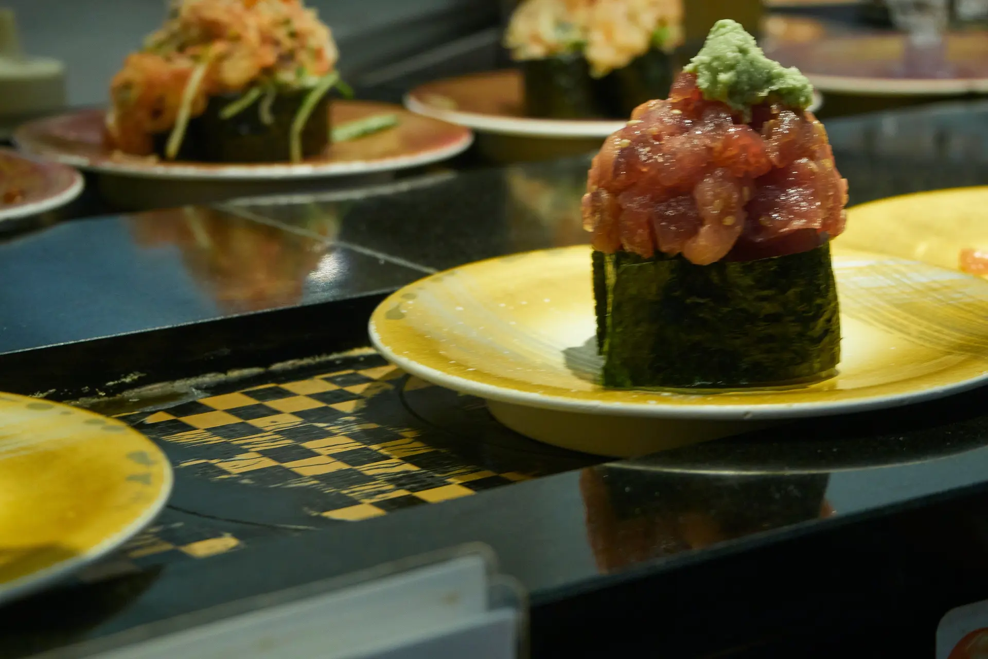 'Sushi-terrorisme' zet Japanse lopendebandrestaurants stil