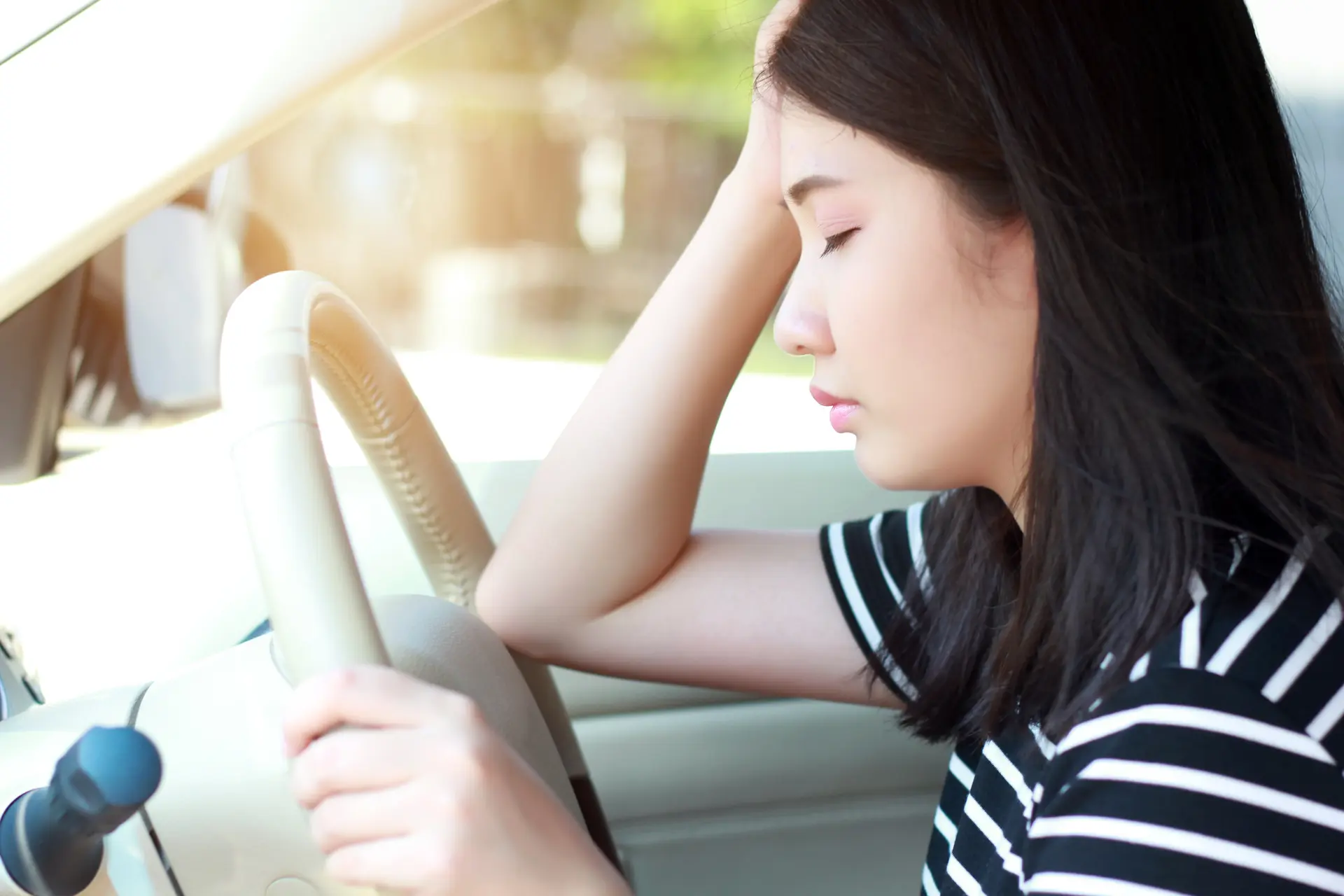 Hoe strafbaar ben je als je een auto-ongeluk veroorzaakt omdat je in slaap valt?