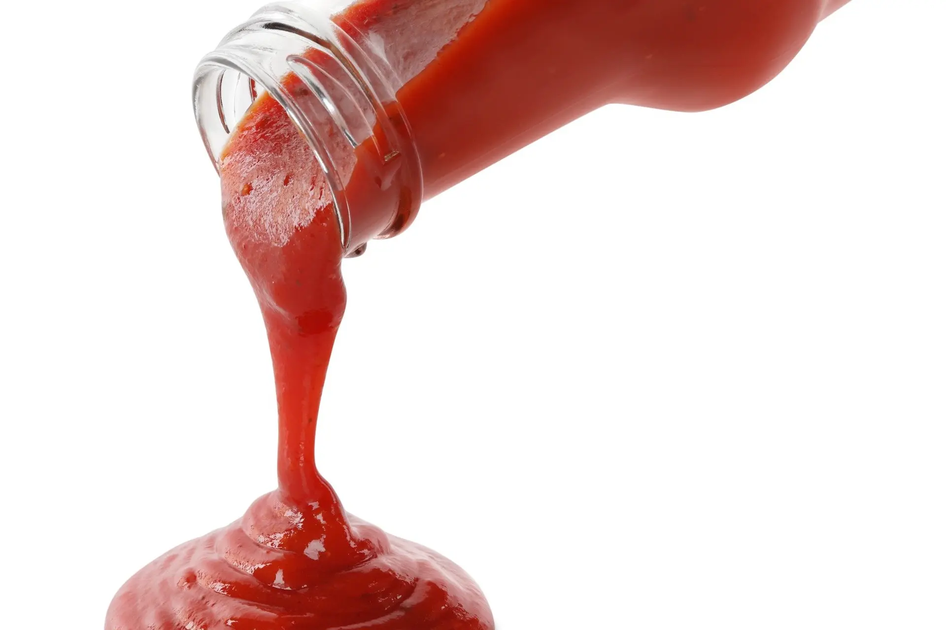 Ketchup: goed voor aangebrande pannen en vuile bumpers