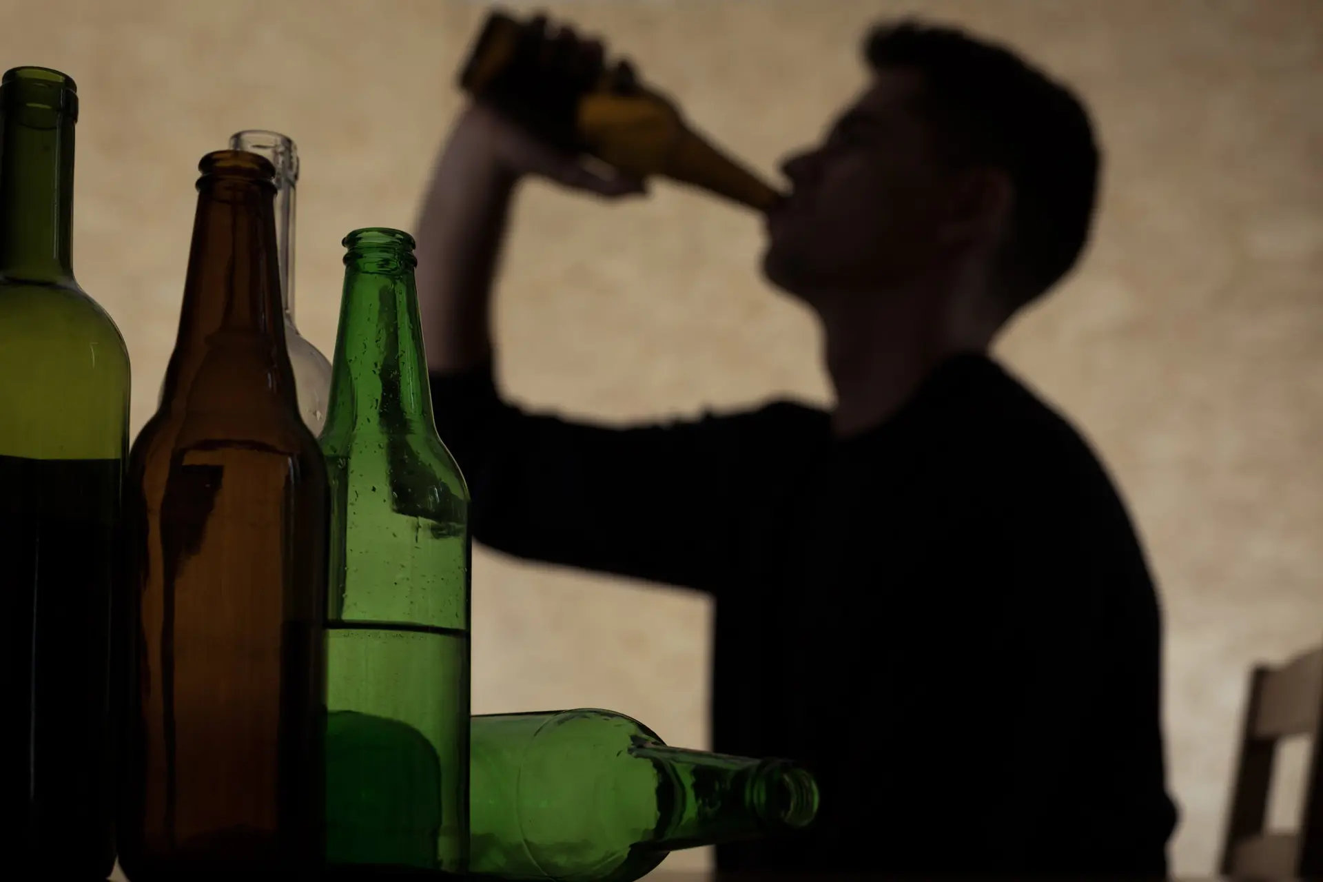 'Alcohol is gif, punt. Qua schade voor onze gezondheid staat alcohol op nummer drie, achter tabak en crack'.